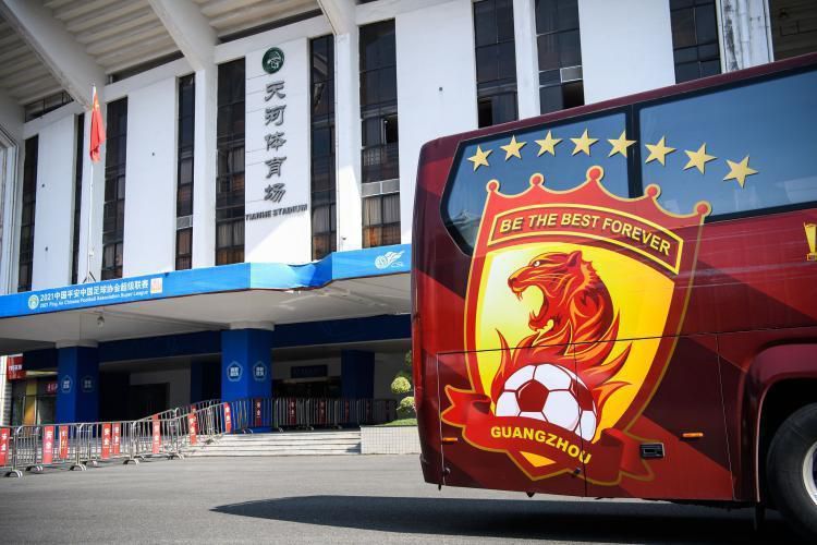 关于莱昂纳多转会罗马“这个问题你要去问罗马。